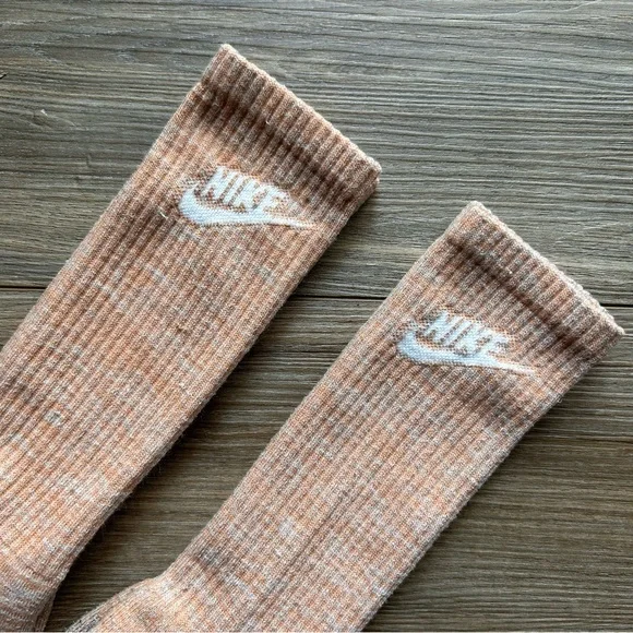 Nike Crew Socks | Everyday Plus Cushioned Crew Socks in Beige/Tan - Picture 7 of 15